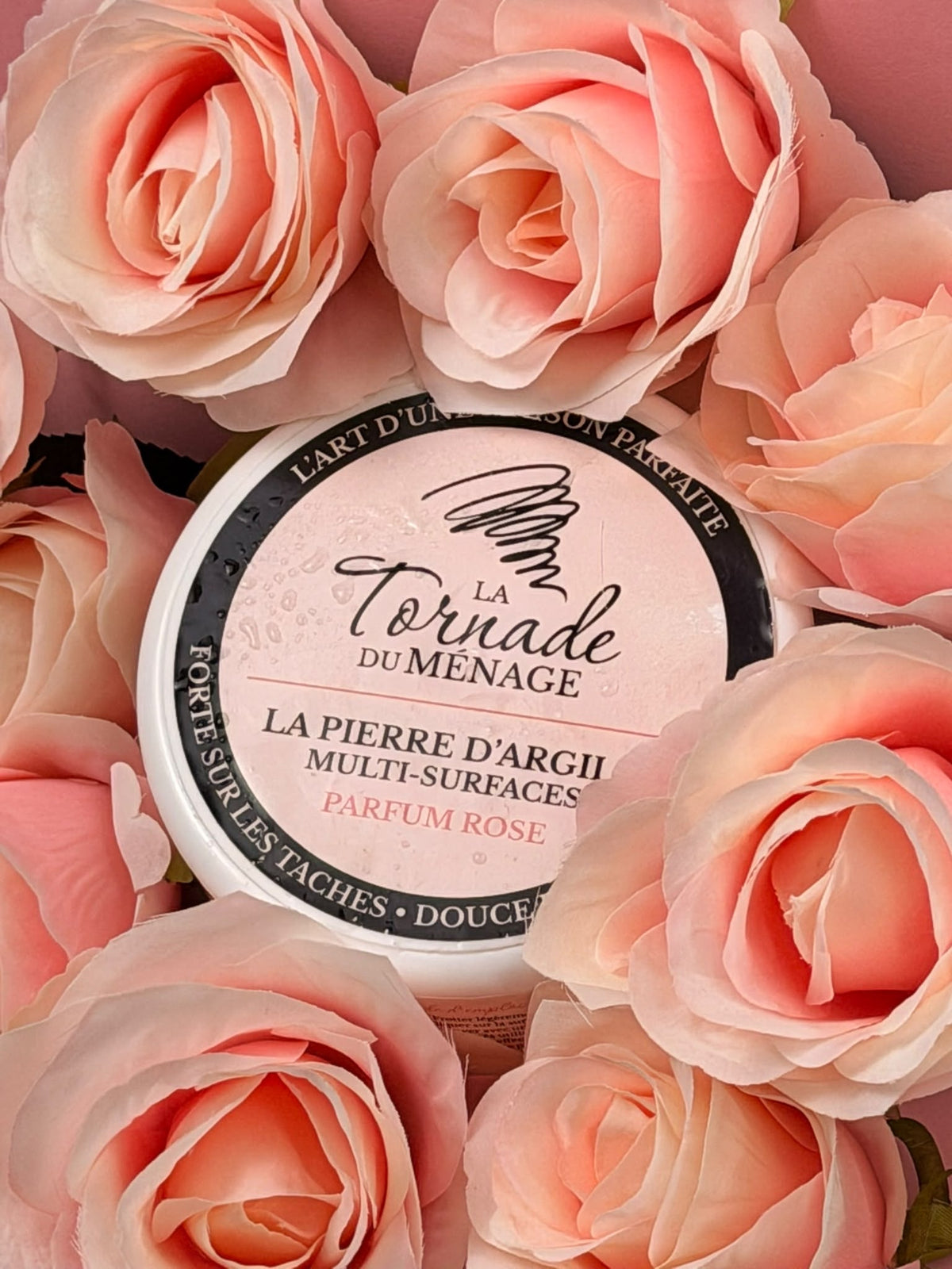 Découvrez notre pierre d'argile multi-surfaces au parfum rose